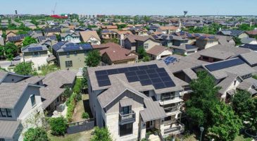 Selling Price of Homes with Solar Power Panels in United States & California